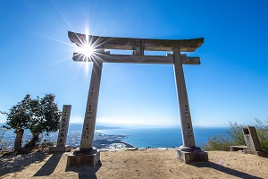 絶景スポット！高屋神社「天空の鳥居」の画像