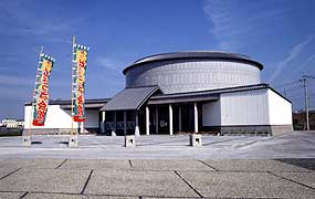 観音寺市ちょうさ会館の外観