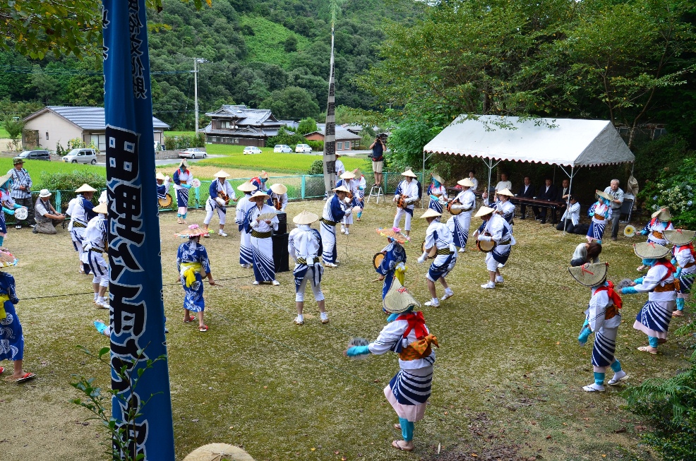 雨乞い踊りの様子