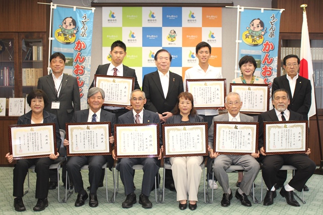 観音寺市感謝状・市長表彰贈呈式の写真