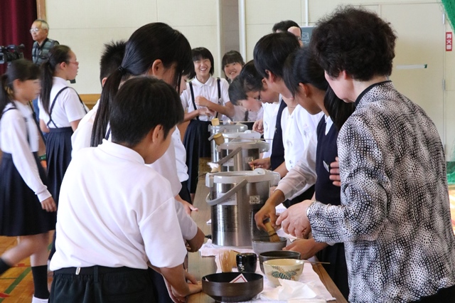 豊田小学校茶道教室3