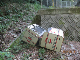 山間部で発生した不法投棄