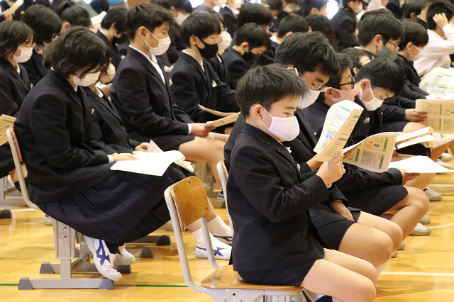 浜田前知事が観音寺小学校で講演会