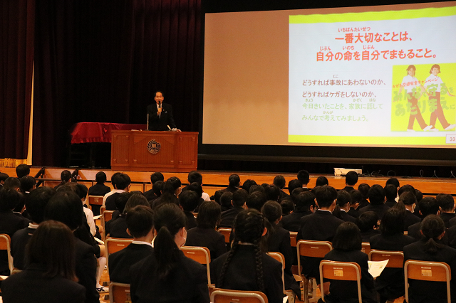 浜田前知事が観音寺小学校で講演会