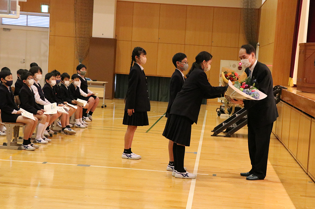 浜田前知事が観音寺小学校で講演会