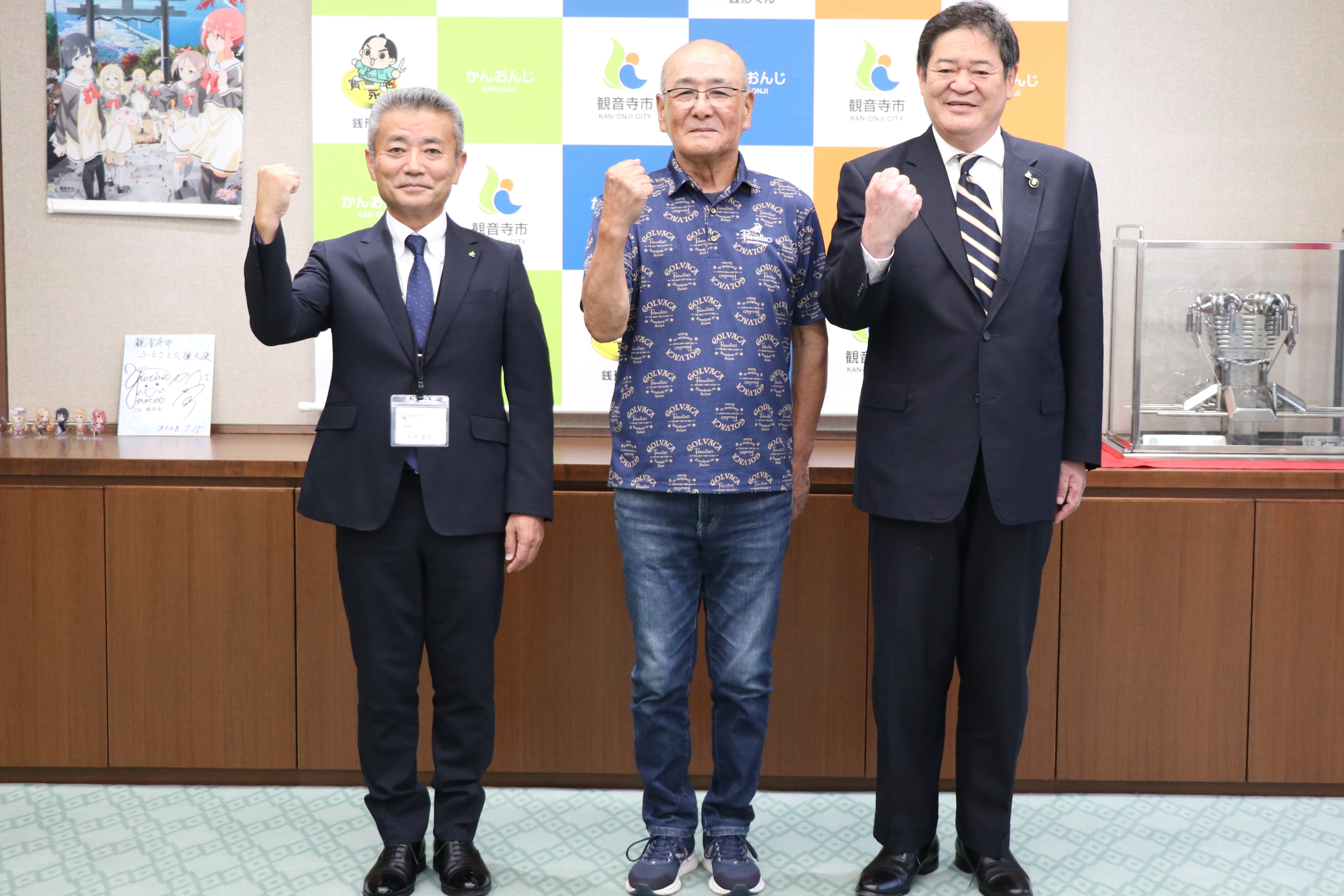 国民体育大会に出場する山本さんと、市長、教育長の写真