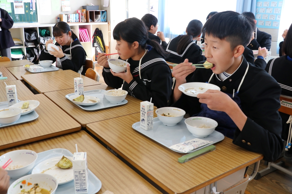 イブキホワイトの給食