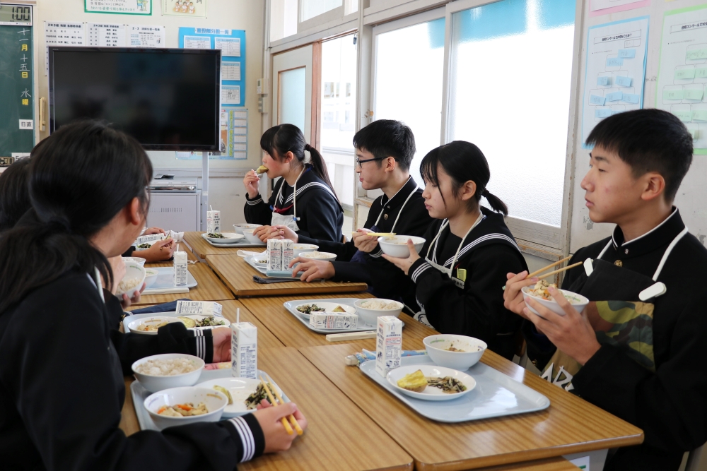 イブキホワイトの給食