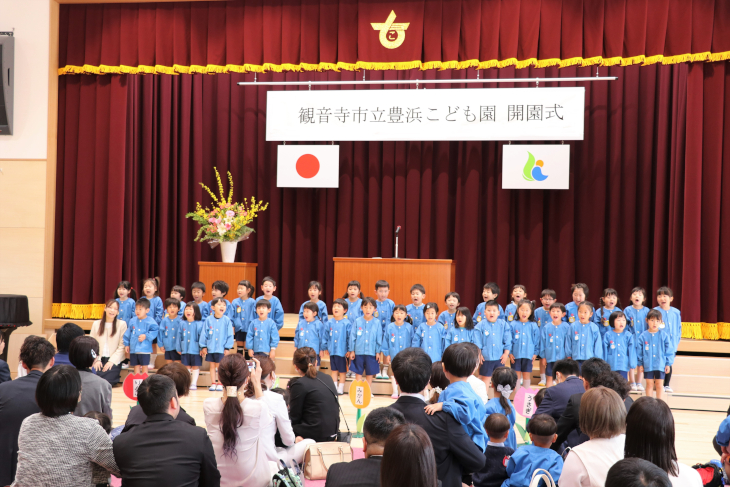 5歳児が園歌を披露