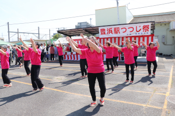 女性会による踊り