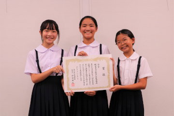 第78回全日本合唱コンクールに出場する柞田小学校合唱部の中野智香さん、大川千明さん、髙原海音さん