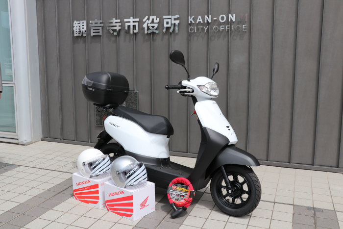 原動機付自転車やリアボックス、ヘルメットなど