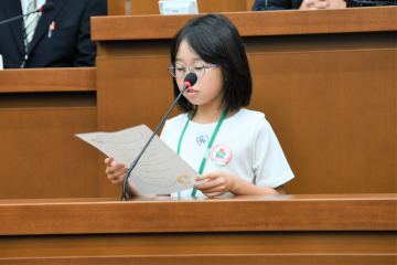 子ども議員の質問の様子
