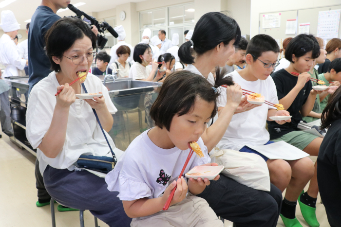 試食