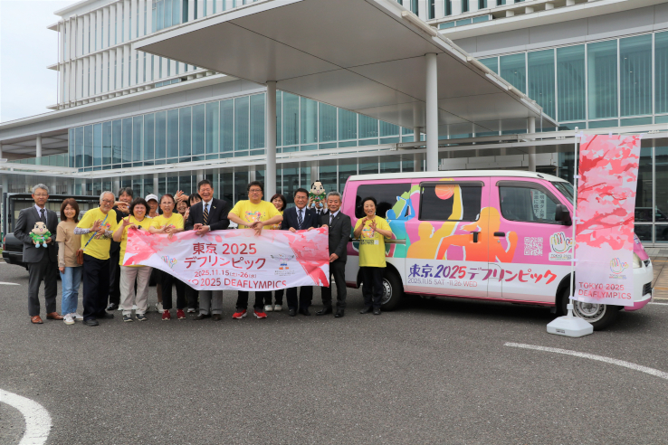 キャラバンカー運営チームの皆さんと佐伯市長