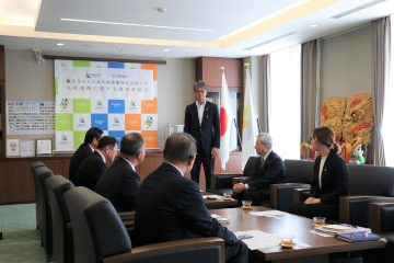 あいさつを述べる近藤憲司支社長
