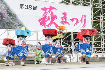 腹おどりのステージ