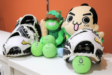 寄贈された野球用具一式