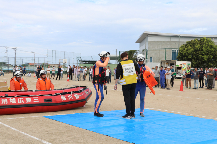 取り残された住民を救出