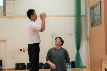 藤木大地さんと大野原中学校合唱団とのリハーサル風景