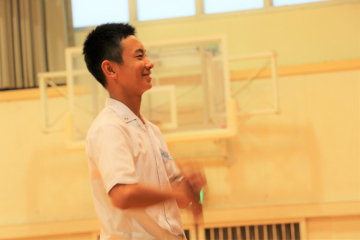 藤木大地さんと大野原中学校合唱団とのリハーサル風景