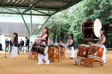 迫力ある演奏で盛り上げた女流和太鼓響音の皆さん