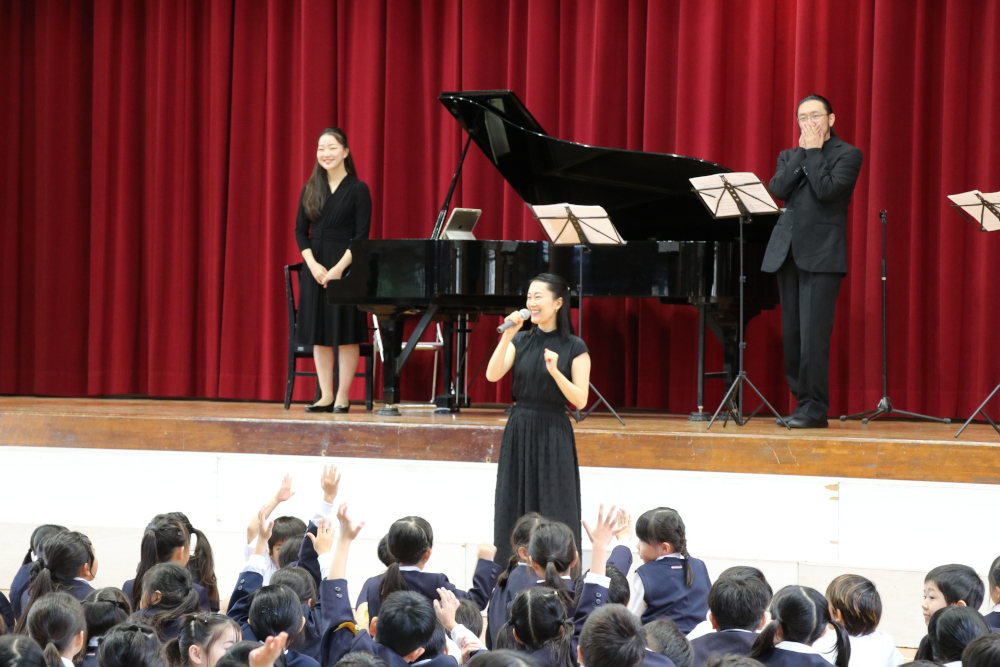 児童との触れ合い