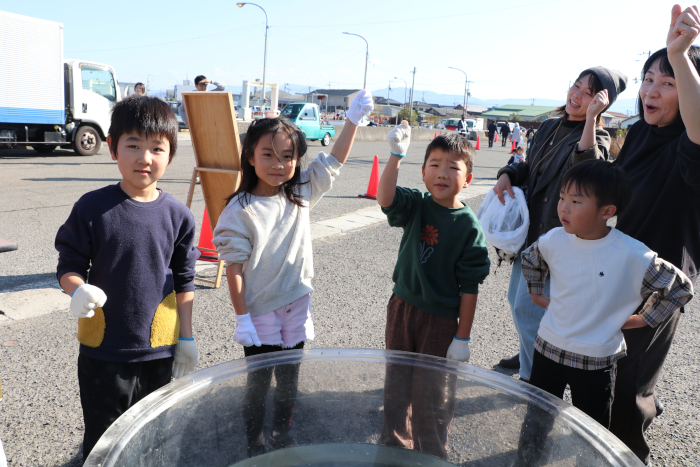 魚のつかみ取り