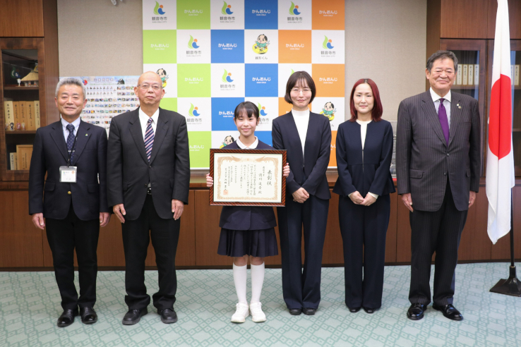 柞田小学校尾池校長らも一緒に記念撮影