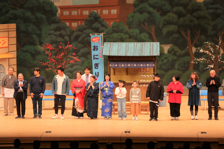 吉本新喜劇メンバーとのほのぼのコメディ劇場の様子
