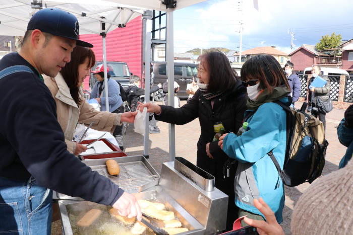 揚げたてのえび天を振る舞う