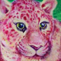 春の森のアムールヒョウ