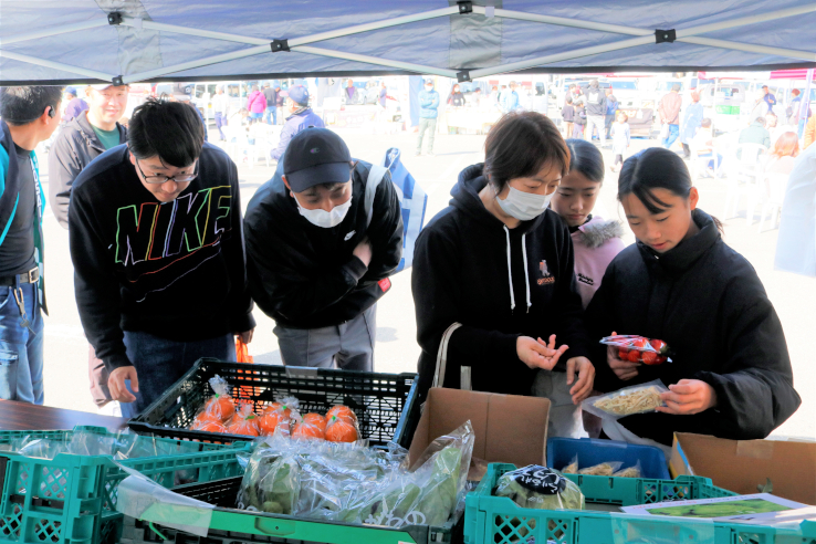 銭形いろどり市のようす
