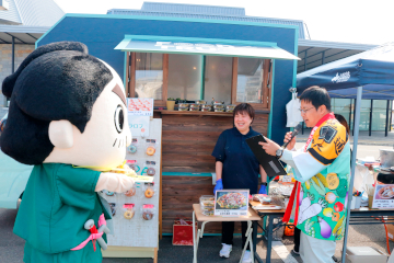 銭形いろどり市のようす