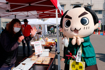 銭形いろどり市のようす