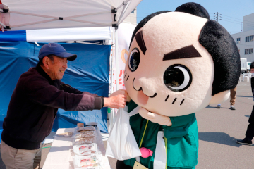 銭形いろどり市のようす