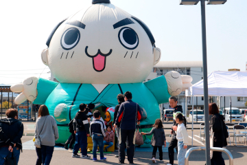 銭形いろどり市のようす