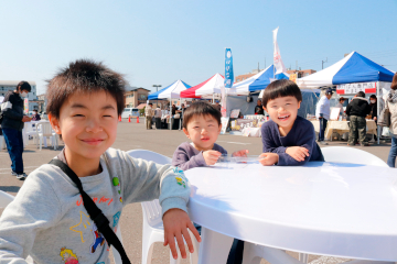 銭形いろどり市のようす