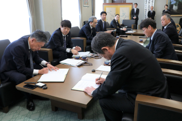 域活性化起業人派遣協定締結式のようす
