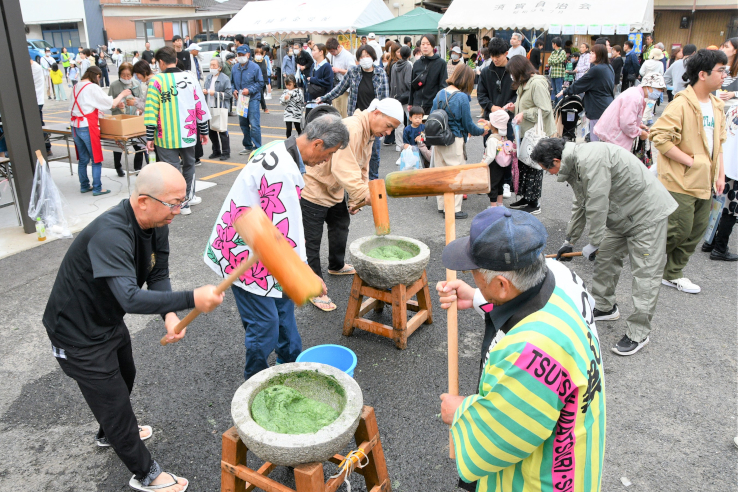 豊浜駅つつじ祭りのようす