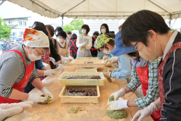 豊浜駅つつじ祭りのようす