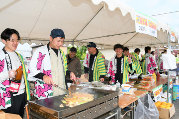 豊浜駅つつじ祭りのようす