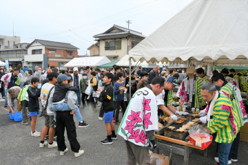 豊浜駅つつじ祭りのようす