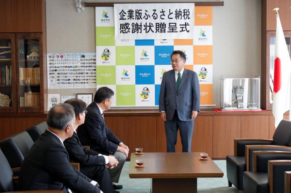 関西建設株式会社様 感謝状贈呈式の様子