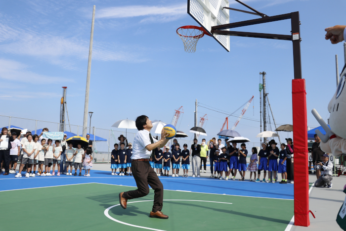 大平市議会議長によるフリースローセレモニー