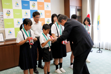 豊浜小学校自転車クラブ市長表敬訪問