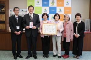 観音寺市母子寡婦福祉会から寄付金贈呈