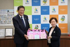 ソロプチミスト観音寺生理用品等寄贈