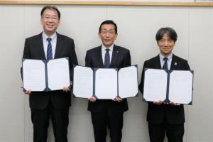 商工会議所と高校との連携協定式のようす